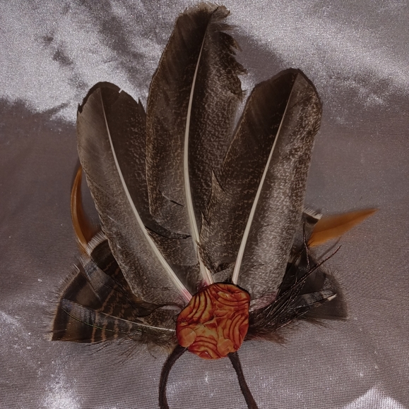 Handcrafted Beautiful featherstone and clay neckwear with leather strap - Picture 3 of 5